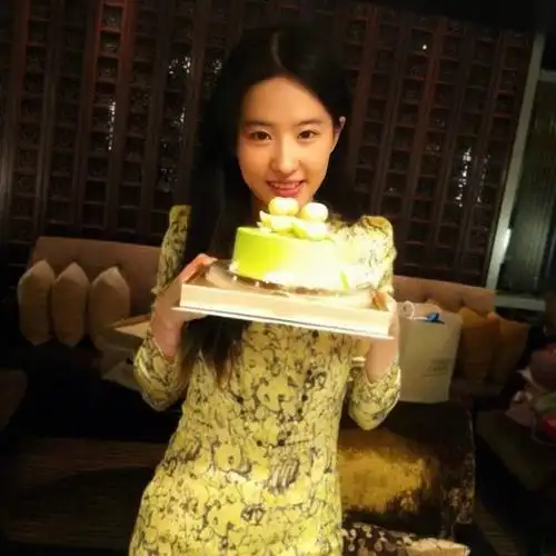 刘亦菲以前过生日图_生日_刘亦菲_娱乐_明星娱乐资讯