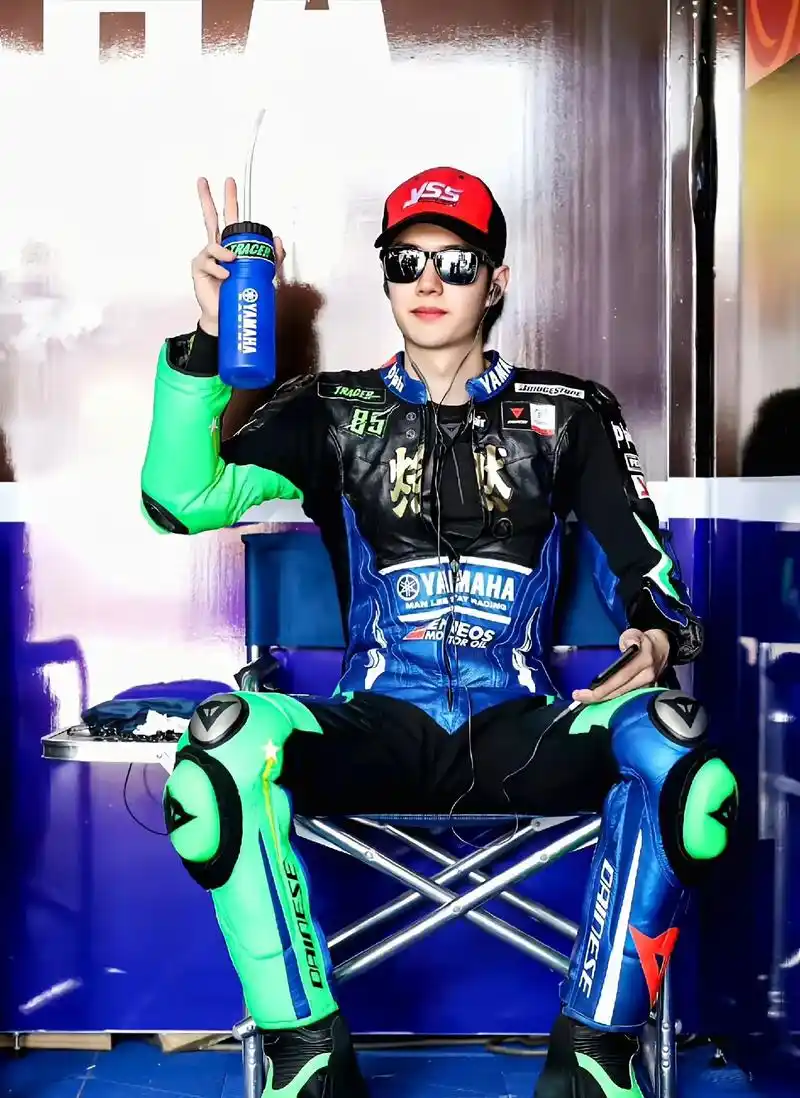 王一博 愿85号赛车手王一博永远平安#赛车 #机车