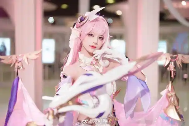河野华cos崩坏3爱莉希雅萌力十足惊艳夏日嘉年华