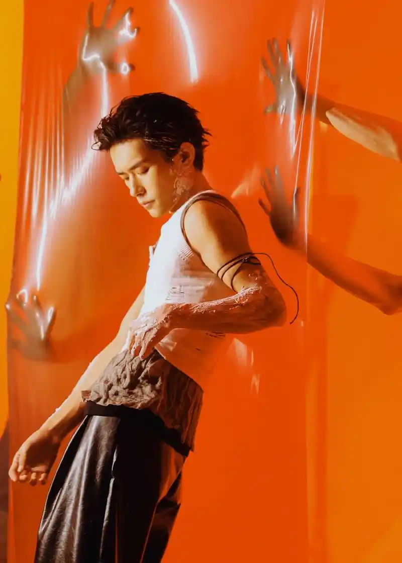 我趣 这不得迷倒千万鸟#杂志封面 #易烊千玺边界光影