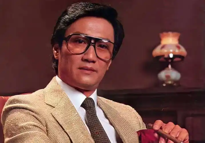 谢贤是上个世纪风靡一时的明星,据说巅峰时期的他一部戏的片酬能买下