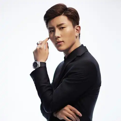 华语实力男歌手罗佳发行励志单曲 情真诉尽《爷们的苦》