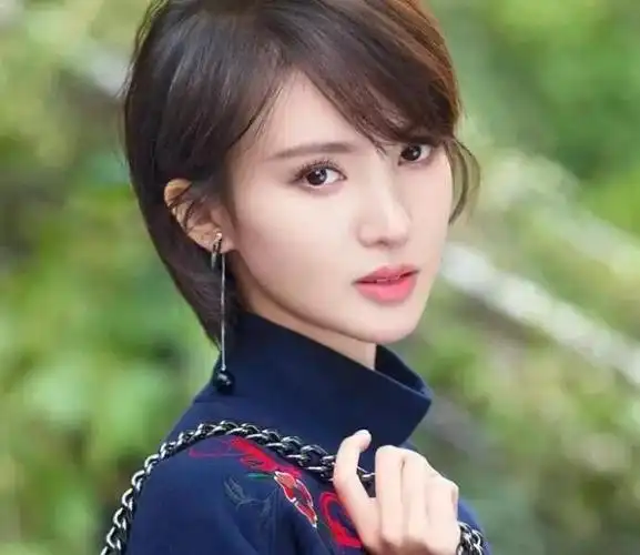 金晨方否认恋情 与贾乃亮传绯闻疑似要当甜馨后妈是真的吗