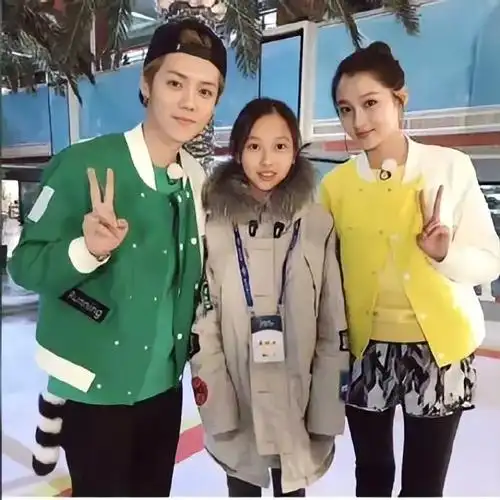 网传黄子韬求婚成功!与女友亲密合影曝光,网友大赞比鹿晗还爷们