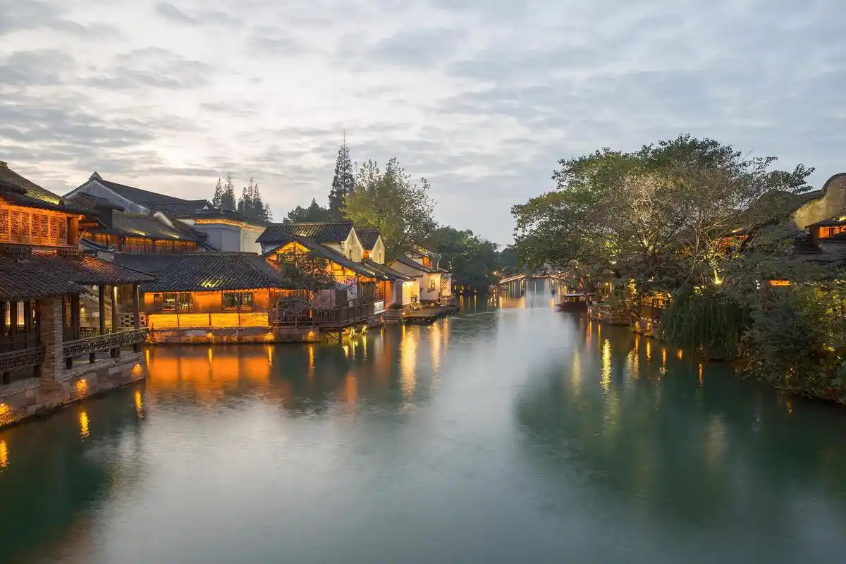 苏杭作为中国江南地区的两个古城,以其独特的古韵和美丽的风景吸引了