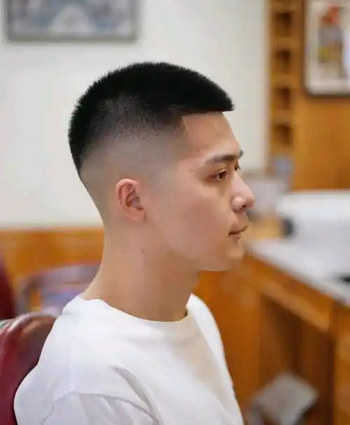 超短寸头,前刺头,狼尾头和微分碎盖头,你认为哪一种最帅气_发型_男士