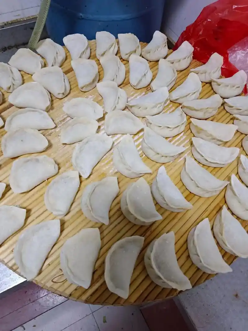 冬至吃饺子啦#天冷了愿所有人有衣暖身有人暖心 #每一张照片都 - 抖音