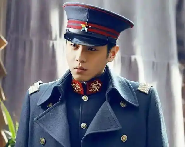 娱乐圈十位穿军装最帅的男艺人,谁是的男神?_军人_一身正气_霍建华