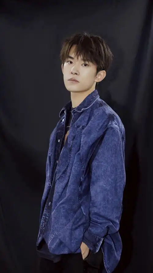 易烊千玺酷炫写真手机壁纸