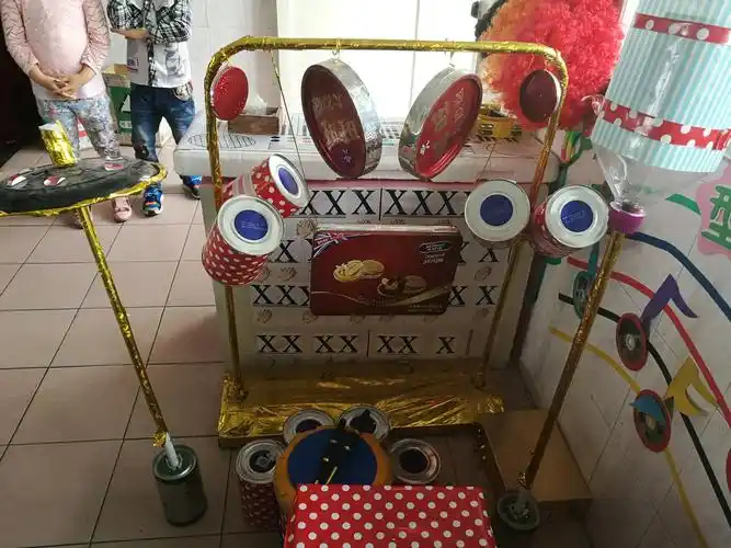 教师手工制作架子鼓