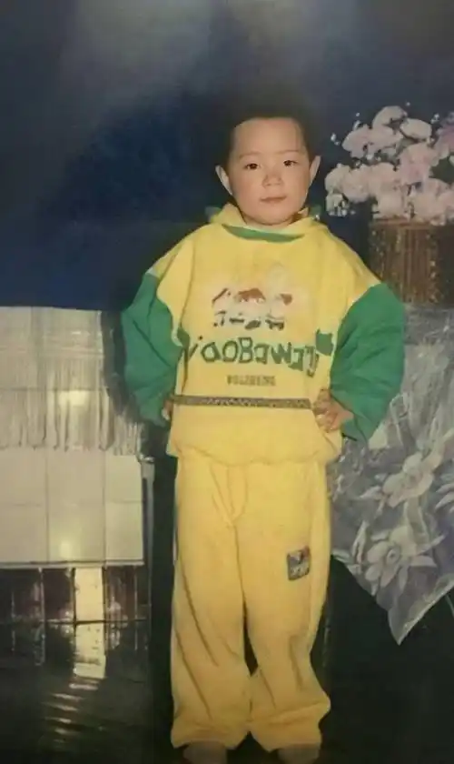 也有网友把这张照片和现在的肖战做了对比.