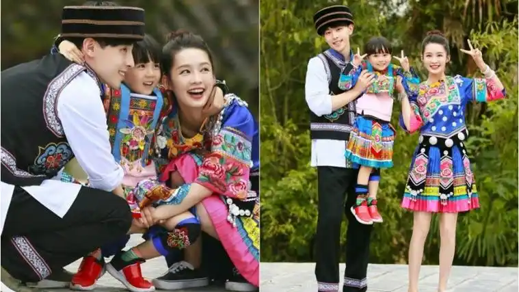 在节目中一家三口穿上少数民族服饰其乐融融,邓论和李沁在一起也cp感