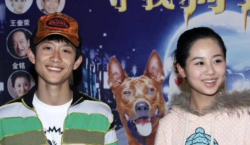 杨紫为张一山庆28岁生日,俩人16年友情太过感人,旧合影更是有爱_黑色