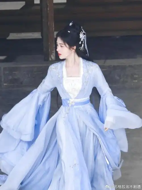 鞠婧祎在逃蓝精灵##鞠婧祎湖水蓝仙女裙##鞠婧祎姜黎非