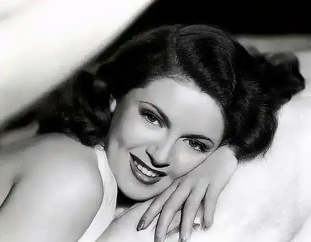 她被称为好莱坞传奇艳星,一生交往过83个男朋友,不仅