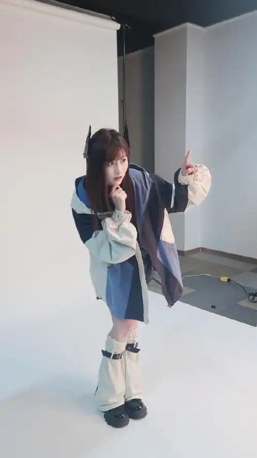 李艺彤胶个朋友