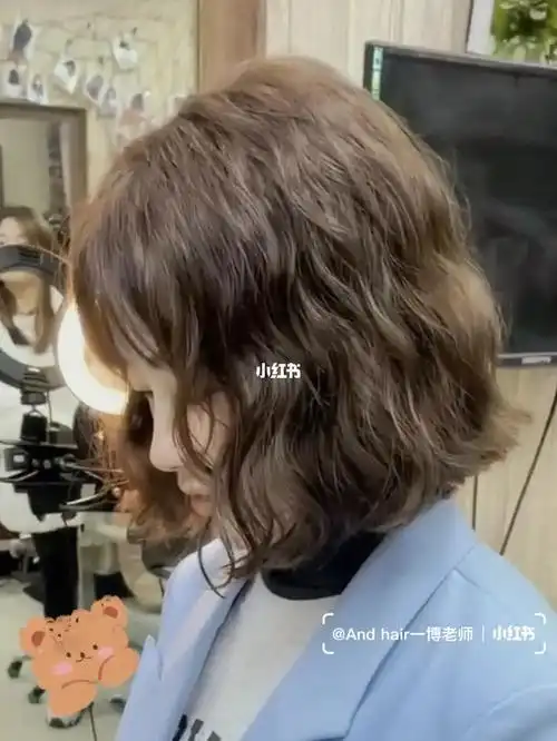 女生短发法式烫发蛋卷头头发多也可以烫哦