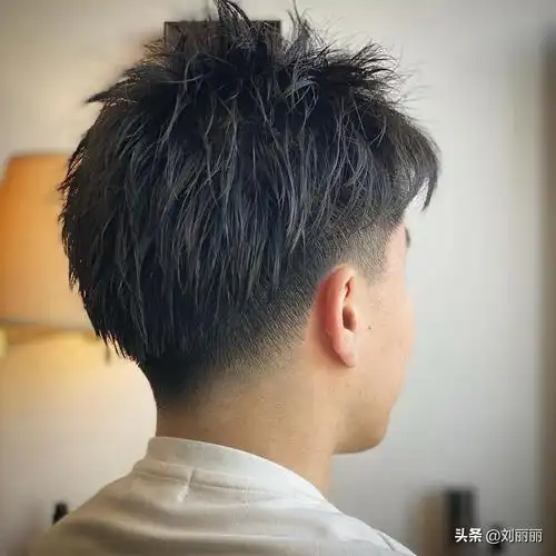 2020精选流行男发32款,一看就很帅气,越来越多男士这样剪