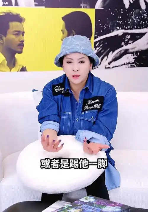 被孤立,示好还挨踢】今(3)日,向太陈岚通过个人视频账号,讲述了儿子