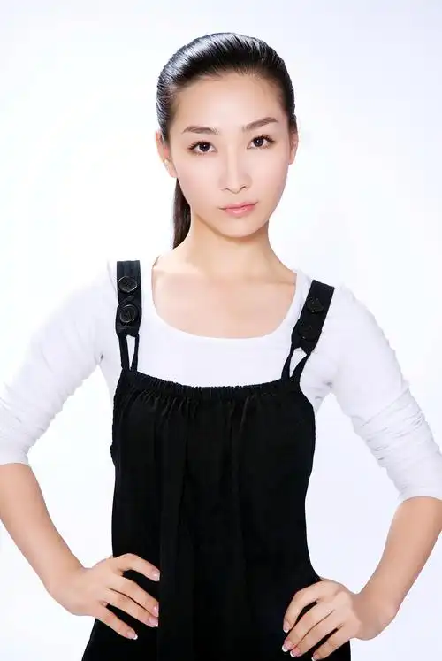 清新淡雅陶昕然