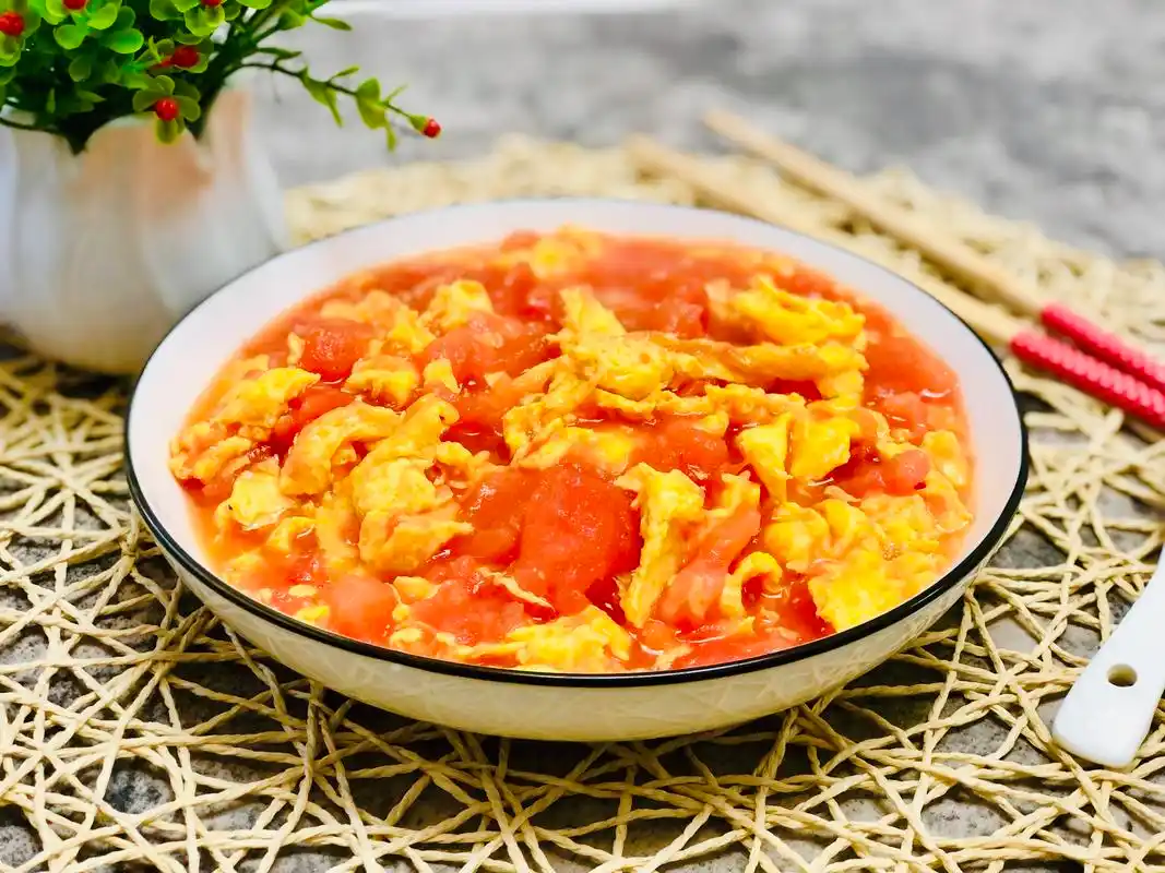 做番茄炒蛋,应该放盐还是放糖?很多人搞错了,难怪腥味重不好吃