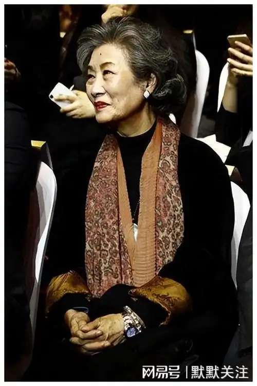 吕中:演了40年话剧,47岁才入演艺圈,与丈夫婚姻成佳话|演员|影视圈