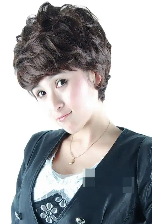 首页 玩发型 卷头发 中老年人短发烫发图片 演绎女性时髦度的卷烫发大