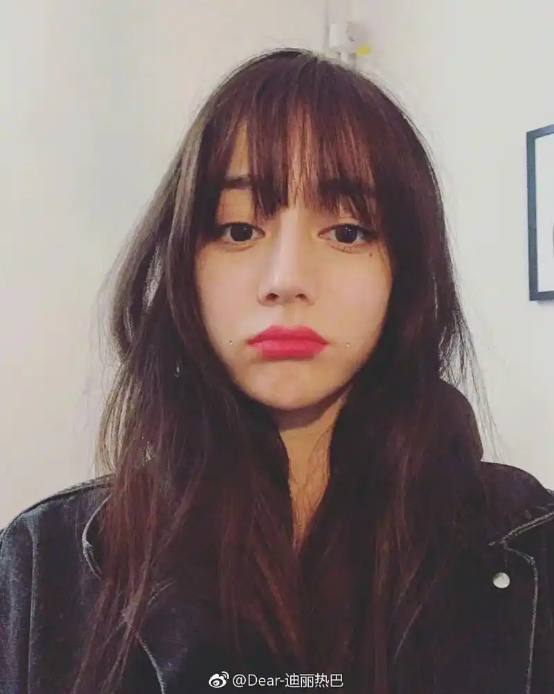 迪丽热巴刘海发型,颜值高什么造型都驾驭得住,美图奉上