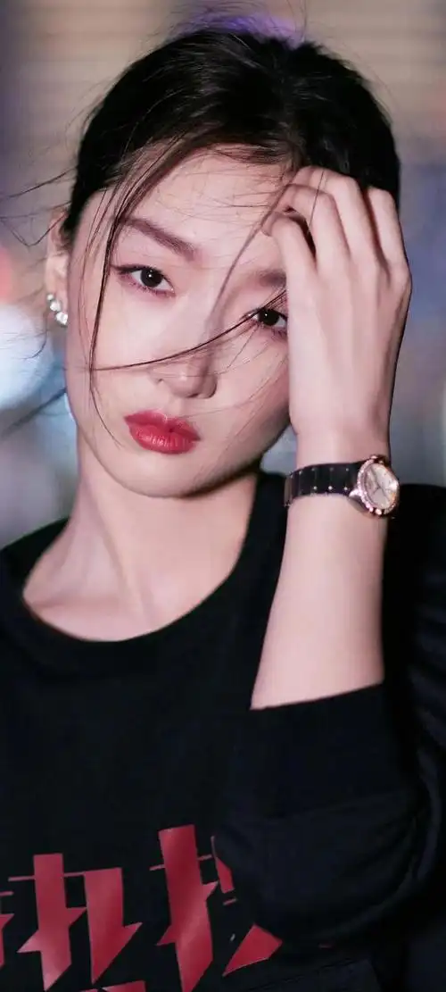 67美女系列壁纸第107期周冬雨