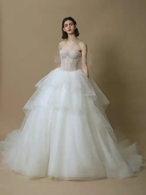 除了缎还有一种婚纱的简约78叫欧根轻纱