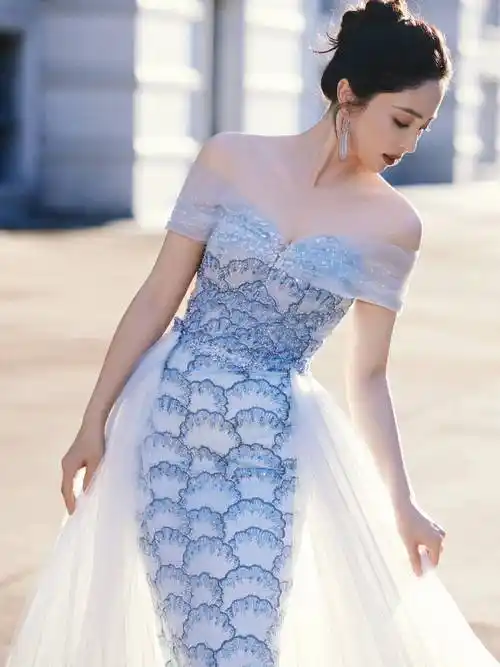 原创被黑龙江美女董璇惊艳到穿抹胸裙变大号水蜜桃性感又迷人