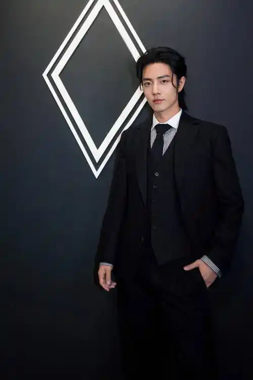 男星肖战时尚造型合集:绅士男神,英俊潇洒