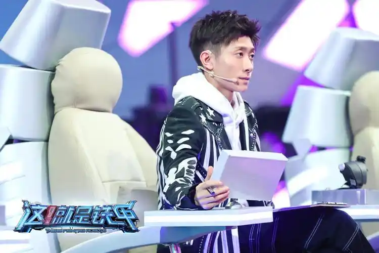 张一山《铁甲》逆境破壁 高强压力传递竞技精神