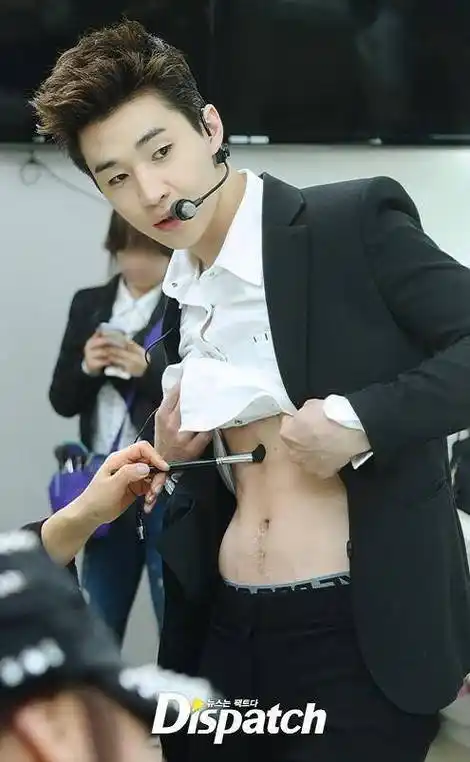 男明星全裸露(男明星全裸露照)