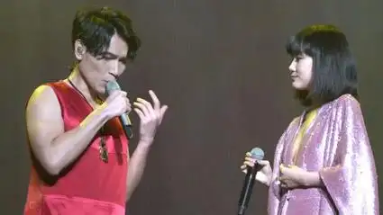 黄龄穿衣太大胆!和杨宗纬合唱《凉凉》,杨宗纬:我都不敢往下看