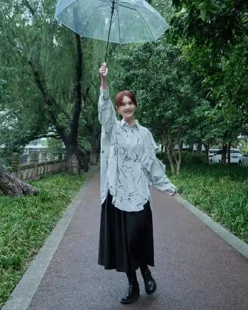 杨丞琳真大胆五五分造型配死亡刘海网友这时尚真心不懂