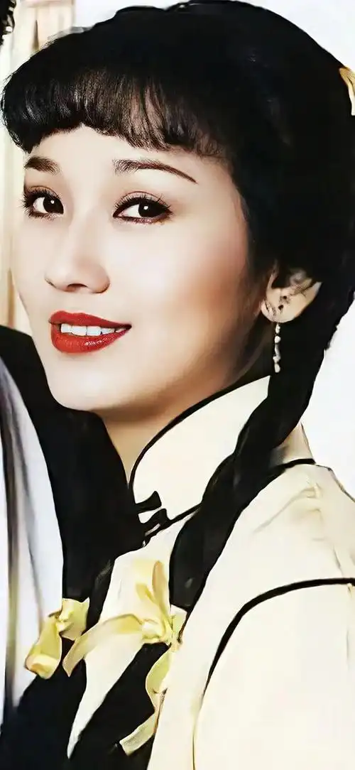 闹大了71去赵雅芝晒美照引发质疑20级美颜一辈子喜欢装嫩