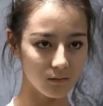 大家心目中的女神迪丽热巴素颜照来了!铛!铛!铛!铛!