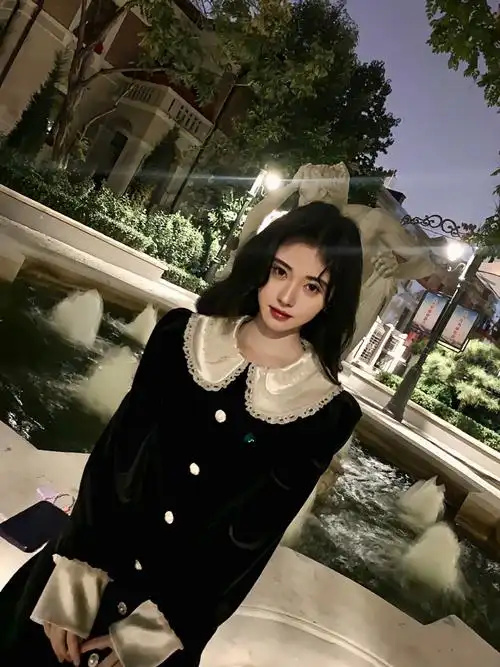 鞠婧祎夜色随拍营业图,每一张都是封神的程度,四千年美女实至名归!