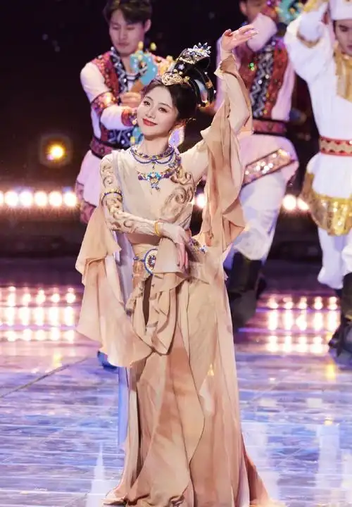 既漂亮又娇俏,知道谭松韵演技好没想到跳舞也这么厉害91,真是个宝藏