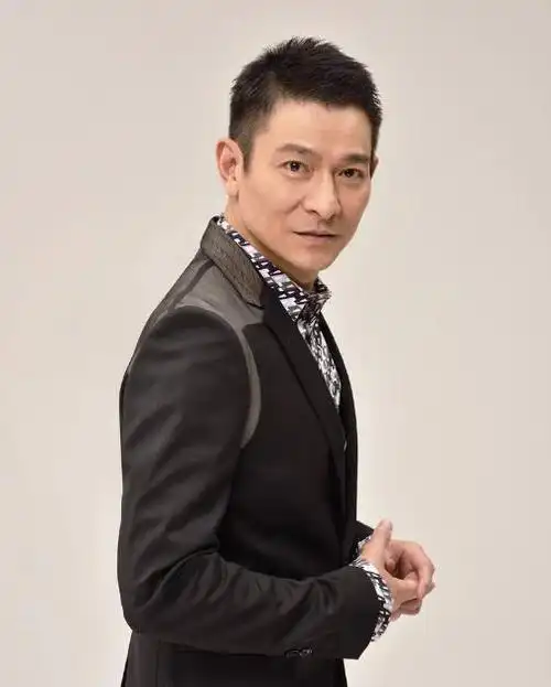 曾志伟:刘德华以前是做理发的,他6点钟到我家里帮我剪头发_发型