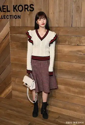 朴秀荣是真正的"理想型",身材丰满但会穿搭,好气质展现无遗