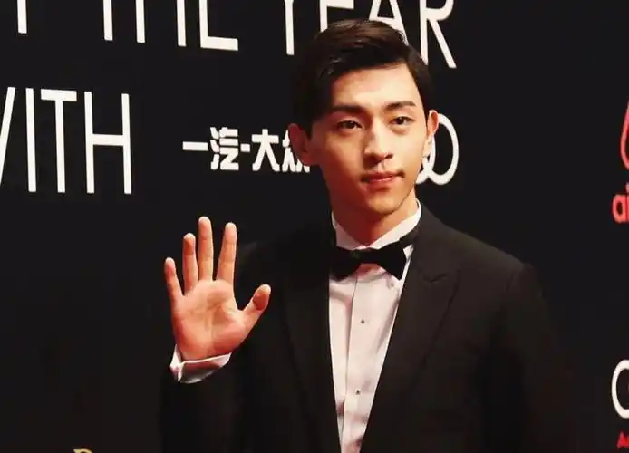 邓伦,1992年10月21日出生于河北省石家庄市,中国内地影视男演员.