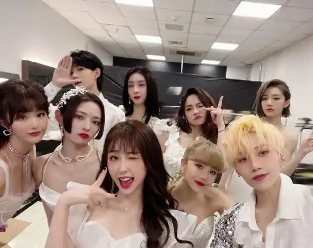 the9演唱会引热议却注意到比美合照成员的腿围是认真的吗