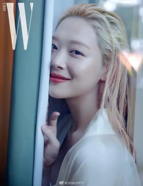 崔雪莉 x w korea 2019, sep. 画报公开,金发红唇的蜜桃女孩