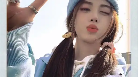 鞠婧祎-一起嘴巴嘟嘟嘟