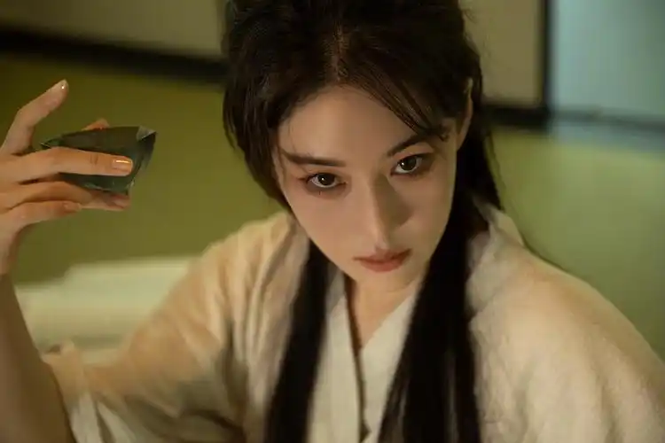 1230张馨予红裙白衣绿林古屋执笔泼墨古风侠女永远是我的最爱你们呢