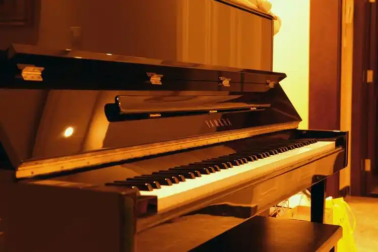 钢琴