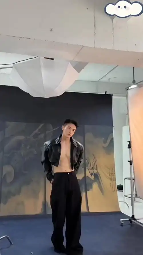 腹肌小哥哥 颜值 帅哥 腹肌 体育生 健身 肌肉