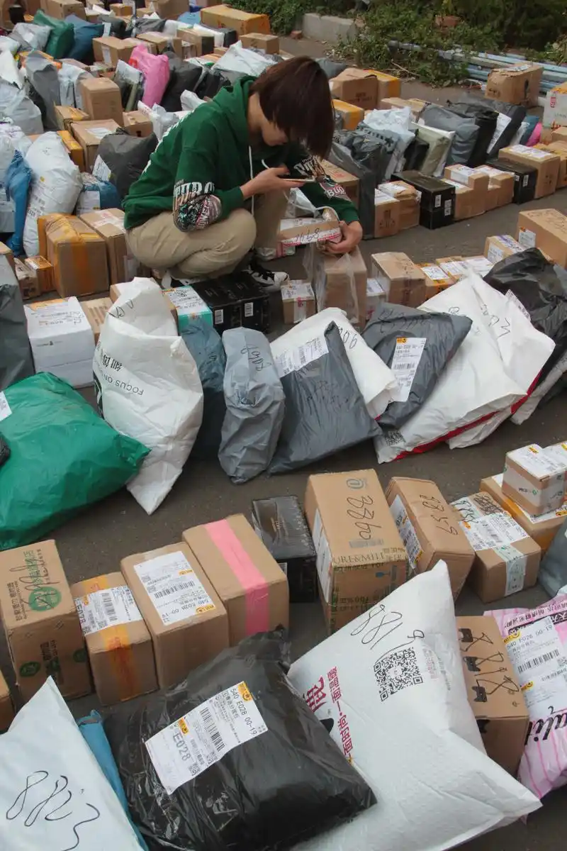 双11后青岛高校包裹爆仓,学生找快递如大海捞针_青岛大学